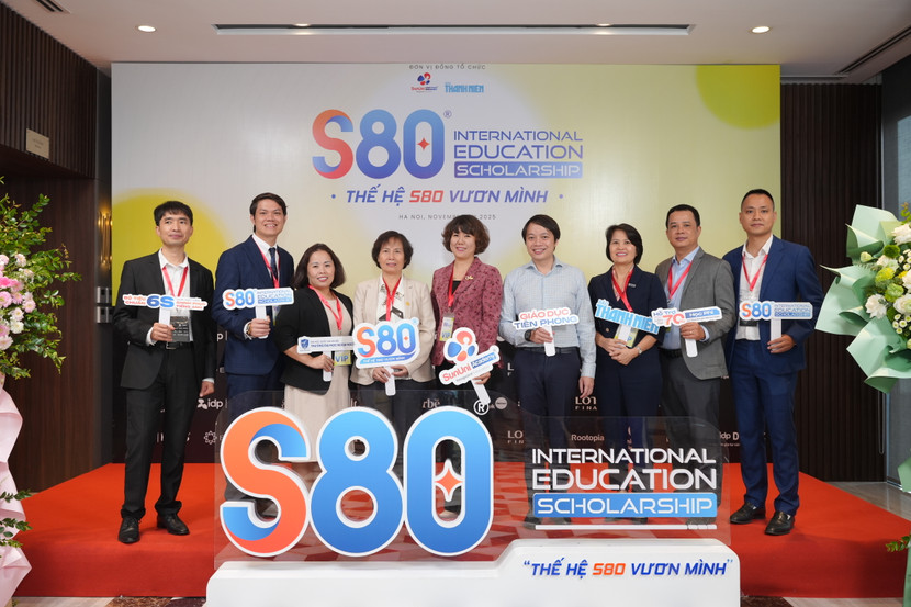 Chương trình trao tổng cộng 8.000 suất học bổng toàn phần và bán phần, áp dụng cho các chương trình từ nền tảng đến mục tiêu IELTS 7.5 Chương trình trao tổng cộng 8.000 suất học bổng toàn phần và bán phần, áp dụng cho các chương trình từ nền tảng đến mục tiêu IELTS 7.5