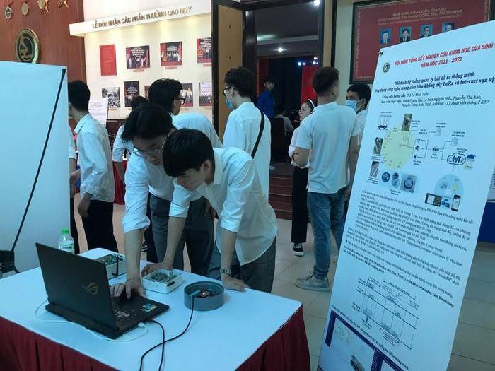 Giải thưởng Khoa học và công nghệ cho sinh viên thu hút nhiều đề tài từ các trường đại học trên cả nước Giải thưởng Khoa học và công nghệ cho sinh viên thu hút nhiều đề tài từ các trường đại học trên cả nước