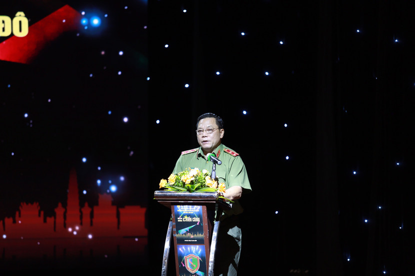 Trung tướng Nguyễn Hải Trung, Ủy viên Ban Thường vụ Thành ủy, Bí thư Đảng ủy, Giám đốc Công an thành phố Hà Nội phát biểu tại Lễ bế mạc Liên hoan sân khấu Kịch nói Công an Thủ đô lần thứ II. Trung tướng Nguyễn Hải Trung, Ủy viên Ban Thường vụ Thành ủy, Bí thư Đảng ủy, Giám đốc Công an thành phố Hà Nội phát biểu tại Lễ bế mạc Liên hoan sân khấu Kịch nói Công an Thủ đô lần thứ II.