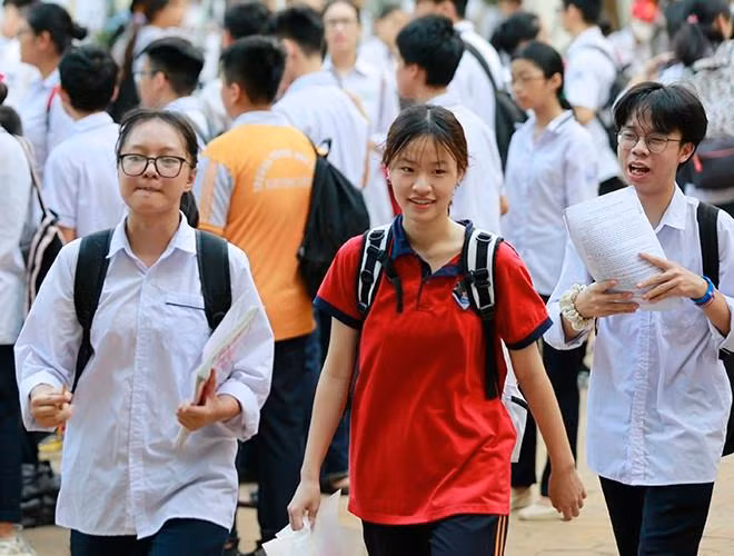 Hơn 45% thí sinh đăng ký xét tuyển ĐH 2021 bằng kết quả thi tốt nghiệp THPT đã điều chỉnh, bổ sung nguyện vọng xét tuyển trực tuyến. Hơn 45% thí sinh đăng ký xét tuyển ĐH 2021 bằng kết quả thi tốt nghiệp THPT đã điều chỉnh, bổ sung nguyện vọng xét tuyển trực tuyến.