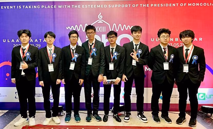 8/8 học sinh Việt Nam đoạt giải tại Olympic Vật lí Châu Á - Thái Bình Dương ảnh 1