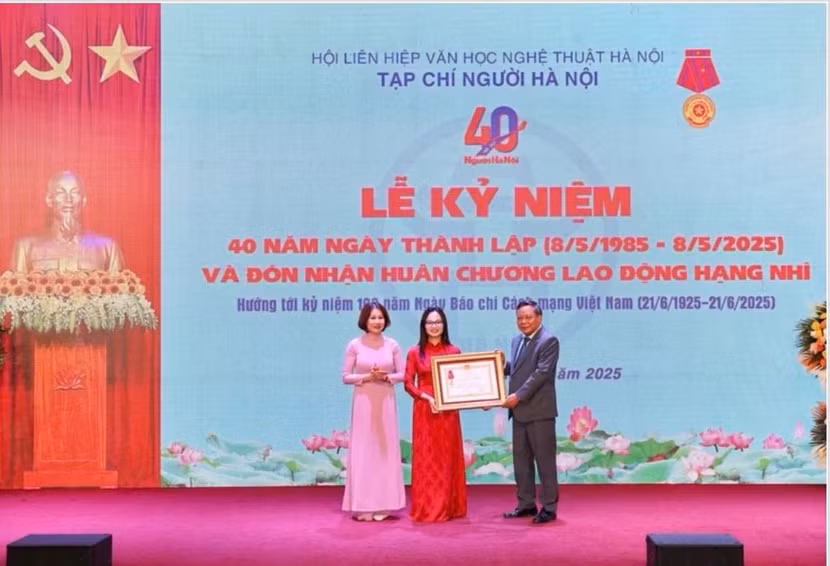 Tạp chí Người Hà Nội tổ chức Lễ kỷ niệm 40 năm Ngày thành lập (8/5/1985 - 8/5/2025) và đón nhận Huân chương Lao động hạng Nhì