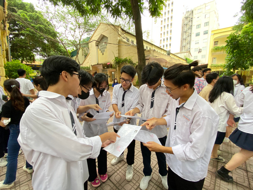 Thí sinh nhận mưa điểm 10 ở môn Giáo dục công dân Thí sinh nhận mưa điểm 10 ở môn Giáo dục công dân