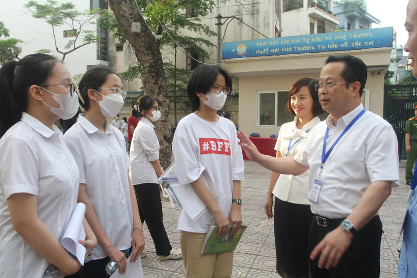 Giám đốc Sở GD-ĐT Hà Nội động viên các thí sinh tự tin hoàn thành tốt kỳ thi