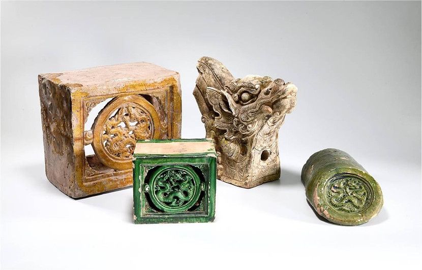 Linh thú và các loại ngói lợp trên mái-kiến trúc cung điện thời Lê sơ (ảnh; Viện NCKT) Linh thú và các loại ngói lợp trên mái-kiến trúc cung điện thời Lê sơ (ảnh; Viện NCKT)