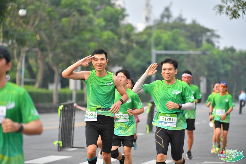 Các vận động viên hào hứng tham gia các cự ly chạy Các vận động viên hào hứng tham gia các cự ly chạy