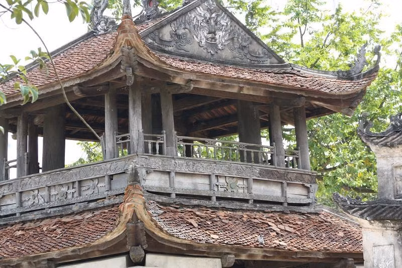 Gác chuông chùa Đậu thời điểm năm 2013 đã xuống cấp khá trầm trọng (ảnh Quỳn Vân )