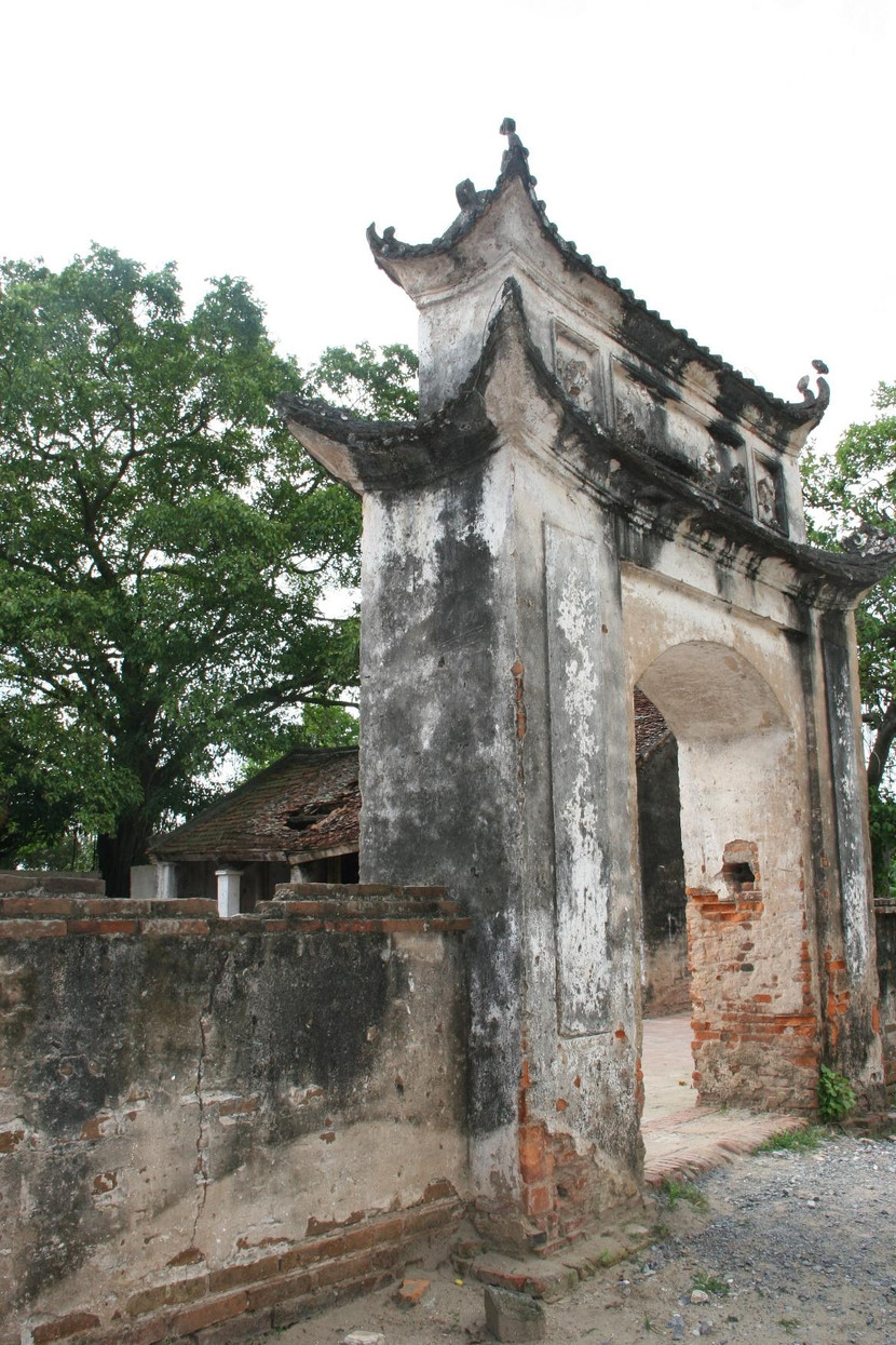 Năm 2013, nhiều hạng mục của chùa Đậu đã xuống cấp cần được tu bổ trong đó có Tam quan