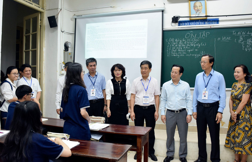 Ngày 18-6, đoàn kiểm tra của Bộ GD-ĐT đã làm việc với Ban Chỉ đạo thi Hà Nội về công tác triển khai kỳ thi tốt nghiệp THPT 2024