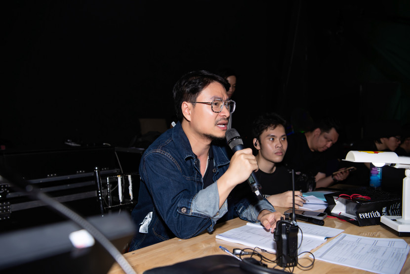 Đạo diễn Hoàng Nhật Nam kể, anh cảm thấy áp lực trước nhiều sự thay đổi về nhân sự, cách khai thác câu chuyện thông qua chủ đề mới Đạo diễn Hoàng Nhật Nam kể, anh cảm thấy áp lực trước nhiều sự thay đổi về nhân sự, cách khai thác câu chuyện thông qua chủ đề mới