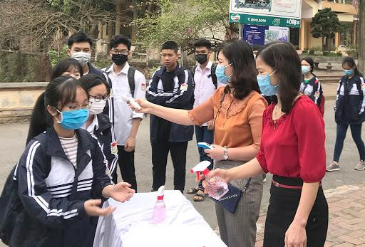 Bộ GD-ĐT bàn phương án tổ chức thi tốt nghiệp THPT trong điều kiện diễn biến dịch phức tạp