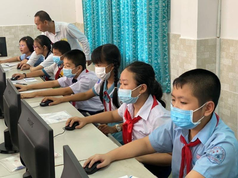 Năm học 2021-2022 cả nước sẽ triển khai chương trình SGK lớp 6 mới Năm học 2021-2022 cả nước sẽ triển khai chương trình SGK lớp 6 mới