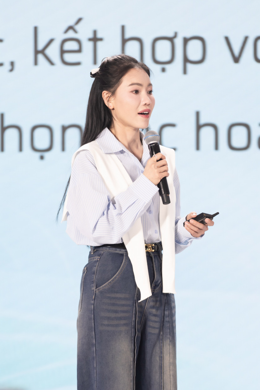 CEO Phạm Kim Dung nhấn mạnh, thành công của chương trình "Cuộc đời nở hoa" không chỉ đến từ việc cung cấp những giá trị vật chất mà còn là sự lan tỏa của tinh thần nhân ái