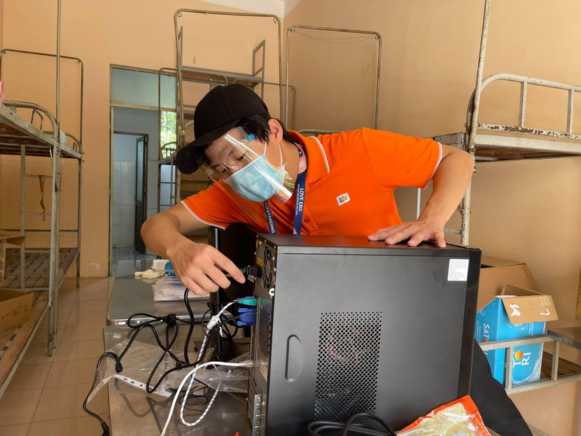 Chỉ trong 1 ngày, toàn bộ hạ tầng CNTT tại bệnh viện dã chiến thu dung điều trị Covid-19 TP HCM đã được bàn giao góp phần giảm tải và nguy cơ lây nhiễm cho đội ngũ y bác sĩ Chỉ trong 1 ngày, toàn bộ hạ tầng CNTT tại bệnh viện dã chiến thu dung điều trị Covid-19 TP HCM đã được bàn giao góp phần giảm tải và nguy cơ lây nhiễm cho đội ngũ y bác sĩ