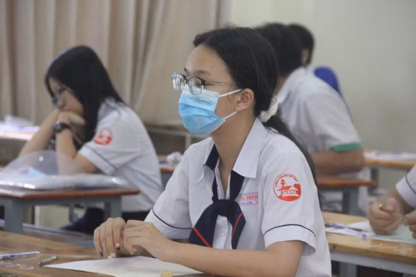 TP HCM đảm bảo giãn cách, xét nghiệm Covid-19 cho 2.000 giáo viên tham gia chấm thi tốt nghiệp