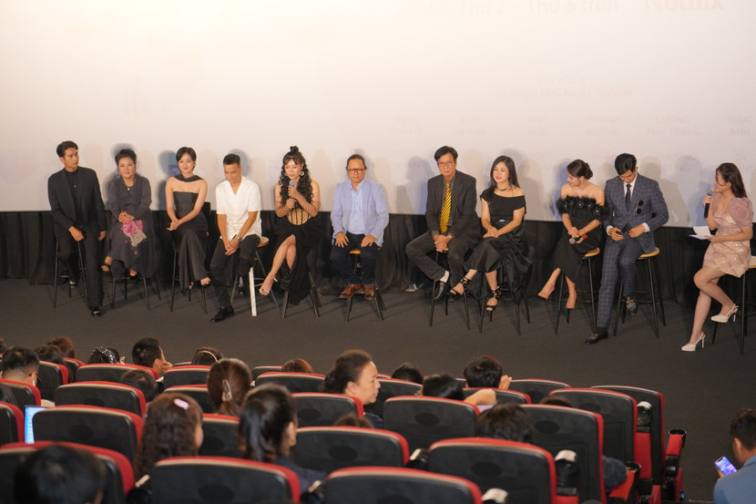 Đoàn làm phim tại buổi ra mắt và giao lưu với khán giả Đoàn làm phim tại buổi ra mắt và giao lưu với khán giả