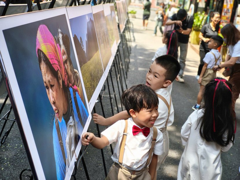 Công tác xây dựng môi trường văn hóa gắn với xây dựng con người văn hóa được xác định đã đi đúng hướng Công tác xây dựng môi trường văn hóa gắn với xây dựng con người văn hóa được xác định đã đi đúng hướng