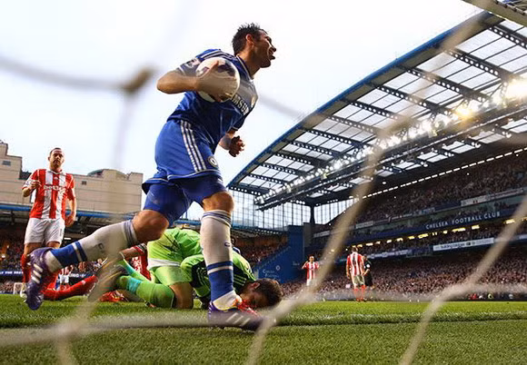 Khoảnh khắc bóng đá thế giới cuối tuần qua ảnh 8