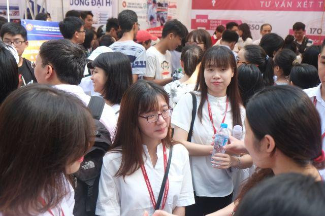 Ngày 25-3, Bộ GD-ĐT họp với hơn 300 trường ĐH, CĐ để bàn về đổi mới công tác tuyển sinh năm 2021 Ngày 25-3, Bộ GD-ĐT họp với hơn 300 trường ĐH, CĐ để bàn về đổi mới công tác tuyển sinh năm 2021