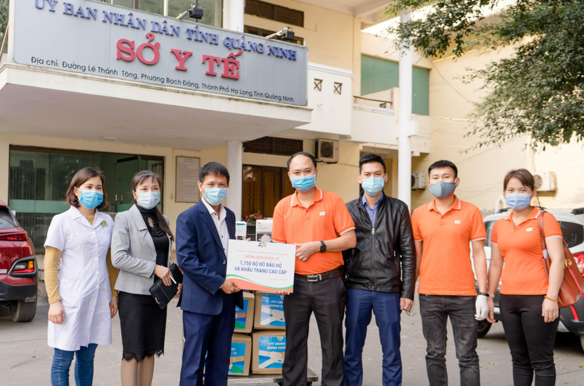 17.000 bộ đồ bảo hộ y tế và các món quà thiết thực cho 8 tỉnh thành trên cả nước chung tay phòng chống Covid-19 17.000 bộ đồ bảo hộ y tế và các món quà thiết thực cho 8 tỉnh thành trên cả nước chung tay phòng chống Covid-19