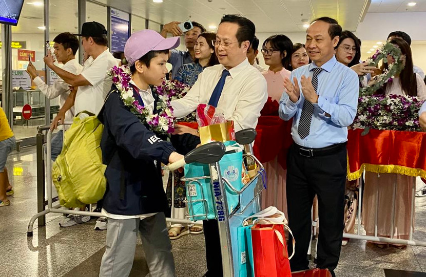 Giám đốc Sở GD-ĐT Hà Nội chúc mừng đội tuyển học sinh Hà Nội đại diện cho Việt Nam đạt thành tích xuất sắc trong kỳ thi Olympic Toán và Khoa học Quốc tế 2024 Giám đốc Sở GD-ĐT Hà Nội chúc mừng đội tuyển học sinh Hà Nội đại diện cho Việt Nam đạt thành tích xuất sắc trong kỳ thi Olympic Toán và Khoa học Quốc tế 2024