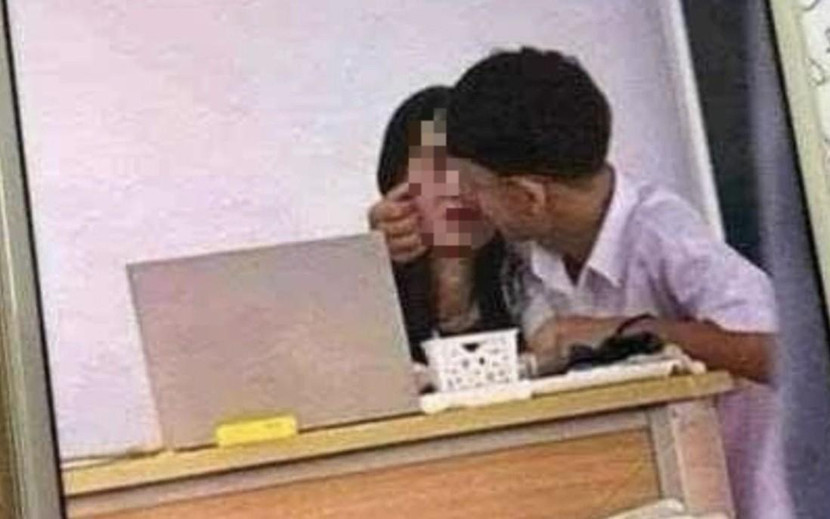 Clip nam sinh có hành vi không chuẩn mực với giáo viên ngay tại lớp gây bất bình trong dư luận