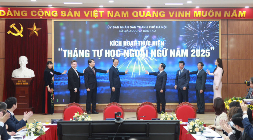 Tháng tự học ngoại ngữ của Hà Nội chính thức bắt đầu từ 20-2, góp một giải pháp thực hiện Thông tư số 29 của Bộ GD-ĐT khi thúc đẩy phong trào học tập tự giác, chủ động trong giáo viên, học sinh