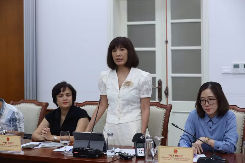 bà, Nguyễn Thị Thanh Huyền-Cục Phó Cục Phát thanh Truyền hình và Thông tin Điện tử phát biểu tại cuộc họp báo