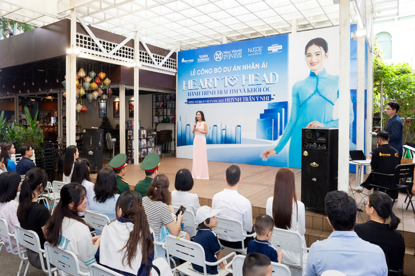 Bà Phạm Kim Dung - Giám đốc quốc gia Miss World Vietnam - tin tưởng vào sự tâm huyết của Ý Nhi dành cho dự án ""Heart to head" Bà Phạm Kim Dung - Giám đốc quốc gia Miss World Vietnam - tin tưởng vào sự tâm huyết của Ý Nhi dành cho dự án ""Heart to head"