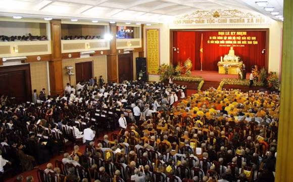 Phó Chủ tịch nước Nguyễn Thị Doan, trao Huân chương Hồ Chí Minh cho các vị chức sắc tôn giáo đại diện Giáo hội Phật giáo Việt Nam