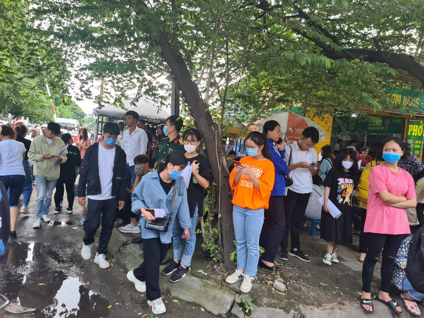 Nhiều thí sinh và người nhà bất bình về thông báo bất nhất trong xét tuyển bổ sung của ĐH Thăng Long