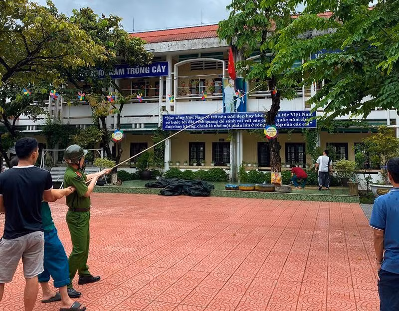 Nhiều địa phương phải lùi thời gian tựu trường đề phòng bão số 5