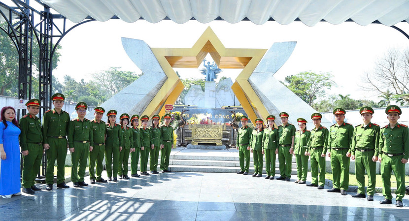 Văn phòng Cơ quan cảnh sát điều tra Bộ Công An đã tổ chức chương trình về nguồn, đền ơn đáp nghĩa tại 3 tỉnh Hà Tĩnh, Quảng Bình, Quảng Trị từ ngày 18/4 đến ngày 20/4/2025.