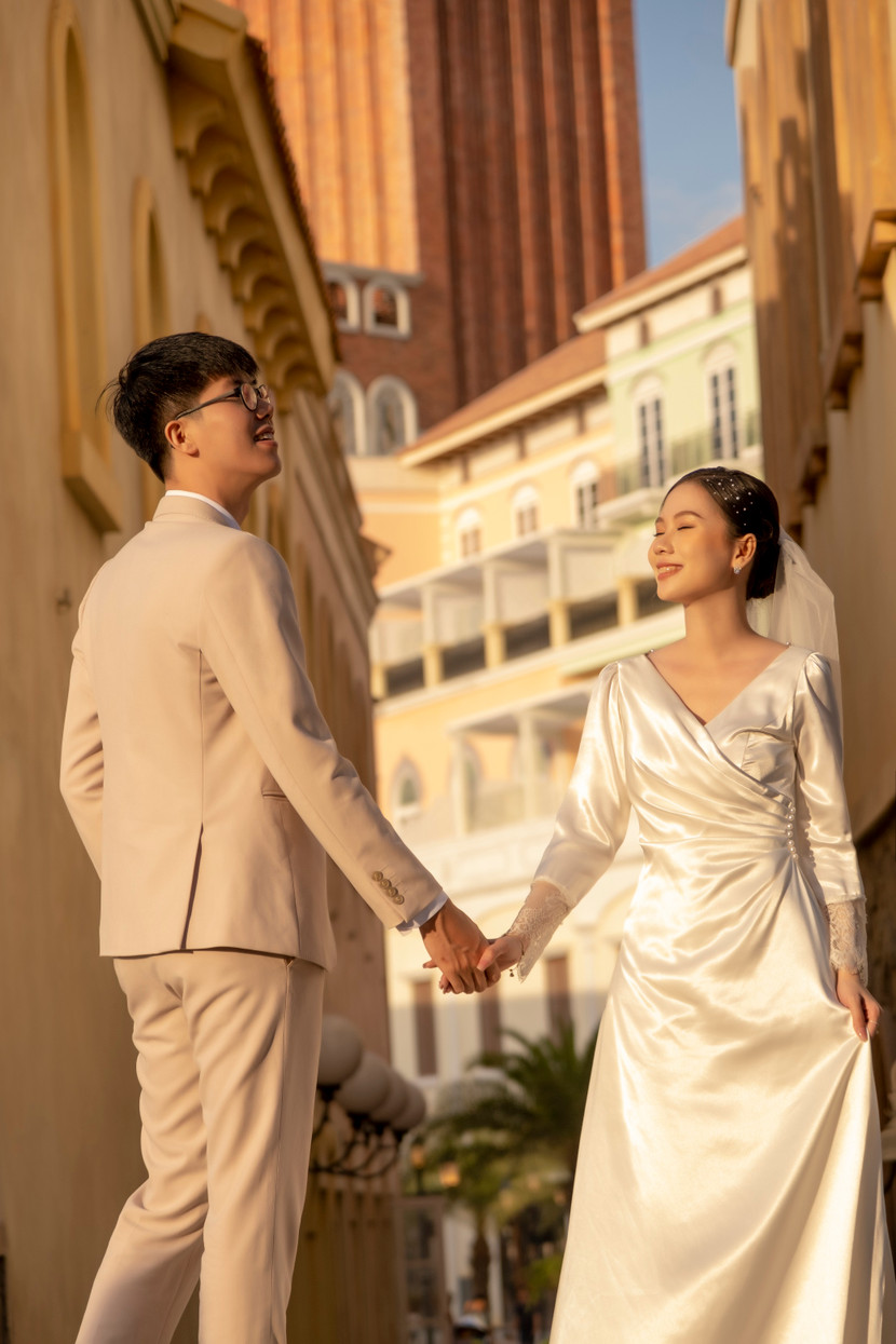 Chụp ảnh cưới ở Thị trấn Hoàng Hôn, Phú Quốc đang được nhiều bạn trẻ chọn lựa. Ảnh: Viên Diệu Phát Chụp ảnh cưới ở Thị trấn Hoàng Hôn, Phú Quốc đang được nhiều bạn trẻ chọn lựa. Ảnh: Viên Diệu Phát