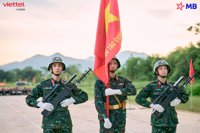 Trong tập 2, Thượng úy Lê Hoàng Hiệp xuất hiện với vai trò “chiến sĩ cũ”, trực tiếp hướng dẫn hai nhân vật trải nghiệm là Bình An và Huỳnh Anh thực hiện các nội dung tập luyện Trong tập 2, Thượng úy Lê Hoàng Hiệp xuất hiện với vai trò “chiến sĩ cũ”, trực tiếp hướng dẫn hai nhân vật trải nghiệm là Bình An và Huỳnh Anh thực hiện các nội dung tập luyện