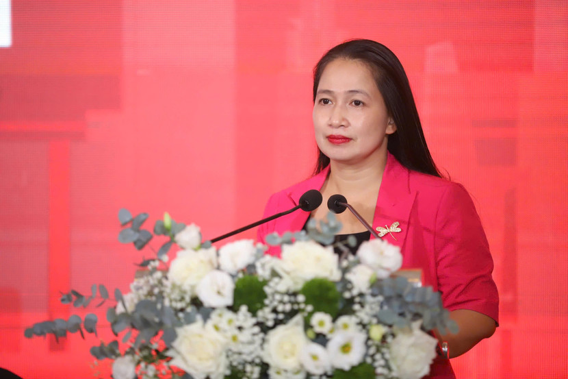 Bà Nguyễn Thị Hoàng Lan, Giám đốc Trung tâm Chuyển đổi số Văn hoá, Thể thao, Du lịch, Trưởng Ban Biên tập Cổng thông tin điện tử Bộ VHTTDL- Trưởng Ban TC cuộc thi phát biểu tại cuộc họp báo