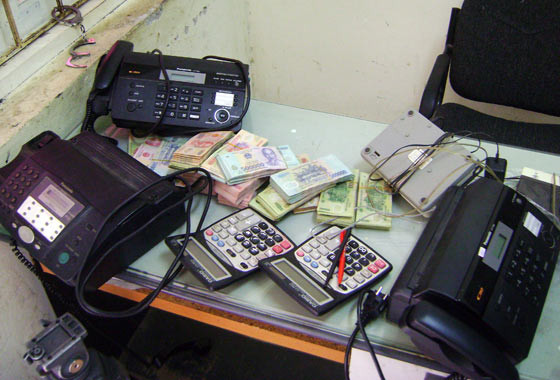 Đối tượng Nguyễn Văn Đạo và tang vật của ổ cờ bạc "khủng" tại CAH Đan Phượng