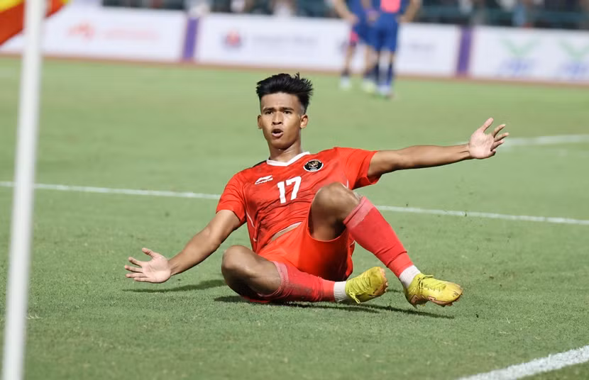 Jauhari ghi bàn cho Indonesia trong hiệp phụ