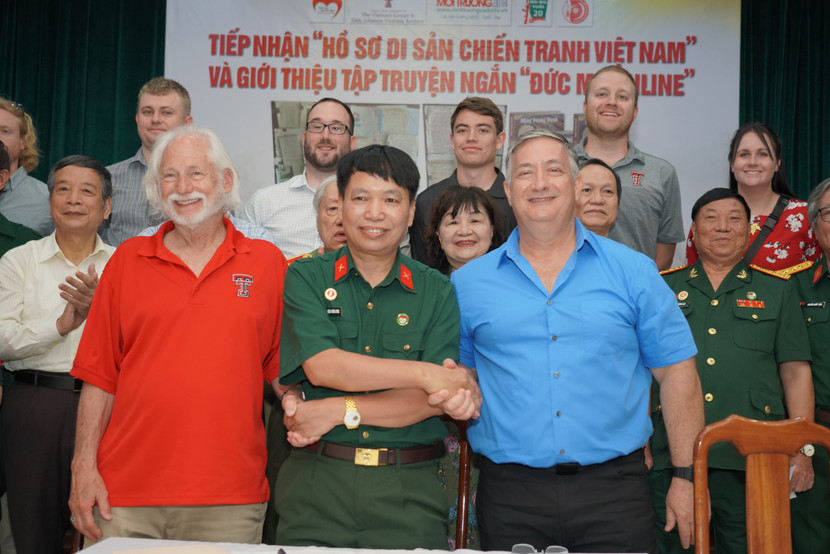 Sáng nay 2/6, tại Bảo tàng Phụ nữ Việt Nam, đã diễn ra Lễ tiếp nhận “Hồ sơ di sản chiến tranh Việt Nam” giữa các chuyên gia của Trung tâm Việt Nam và Lưu trữ tại Đại học Công nghệ Texas - Hoa Kỳ và Tổ chức “Trái tim Người lính Việt Nam” (ảnh: Ban tổ chức) Sáng nay 2/6, tại Bảo tàng Phụ nữ Việt Nam, đã diễn ra Lễ tiếp nhận “Hồ sơ di sản chiến tranh Việt Nam” giữa các chuyên gia của Trung tâm Việt Nam và Lưu trữ tại Đại học Công nghệ Texas - Hoa Kỳ và Tổ chức “Trái tim Người lính Việt Nam” (ảnh: Ban tổ chức)