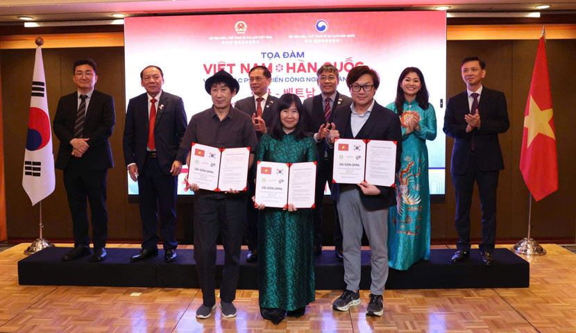 Trong khuôn khổ Tọa đàm đã diễn ra lễ trao đổi các văn kiện hợp tác quan trọng, hứa hẹn mở ra giai đoạn phát triển mới cho doanh nghiệp văn hóa hai nước Trong khuôn khổ Tọa đàm đã diễn ra lễ trao đổi các văn kiện hợp tác quan trọng, hứa hẹn mở ra giai đoạn phát triển mới cho doanh nghiệp văn hóa hai nước