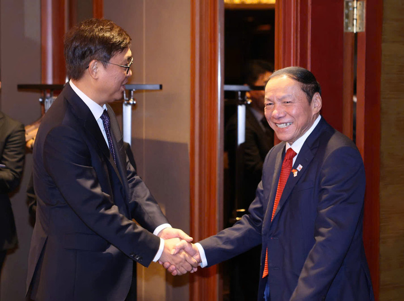 Bộ trưởng Văn hóa, Thể thao và Du lịch Nguyễn Văn Hùng và Bộ trưởng Bộ Văn hóa, Thể thao và Du lịch Hàn Chae Hwi-Young Bộ trưởng Văn hóa, Thể thao và Du lịch Nguyễn Văn Hùng và Bộ trưởng Bộ Văn hóa, Thể thao và Du lịch Hàn Chae Hwi-Young