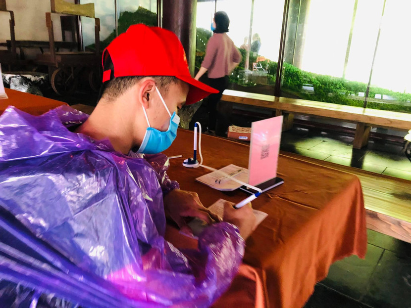 Thực hiện khai báo y tế tại các điểm di tích