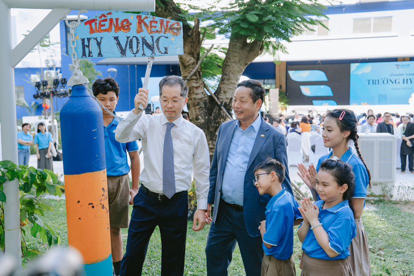 Bí thư Thành ủy Đà Nẵng Nguyễn Văn Quảng, Chủ tịch HĐQT Tập đoàn FPT, Chủ tịch Hội đồng sáng lập trường Hy Vọng Trương Gia Bình khánh thành cơ sở mới trường Hy Vọng