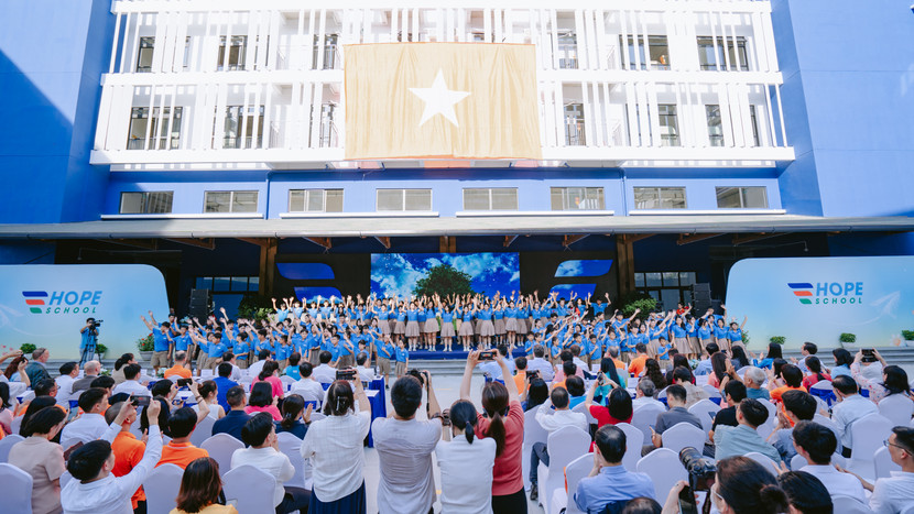 Trường Hy Vọng cơ sở mới có thiết kế hiện đại và khu nội trú khép kín với đầy đủ tiện nghi