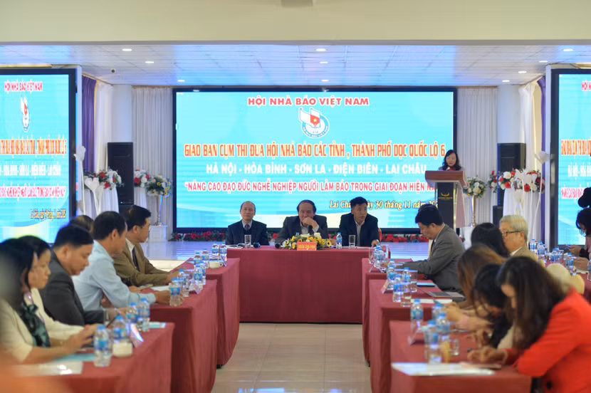 Giao ban cụm thi đua các tỉnh thành phố dọc quốc lộ 6