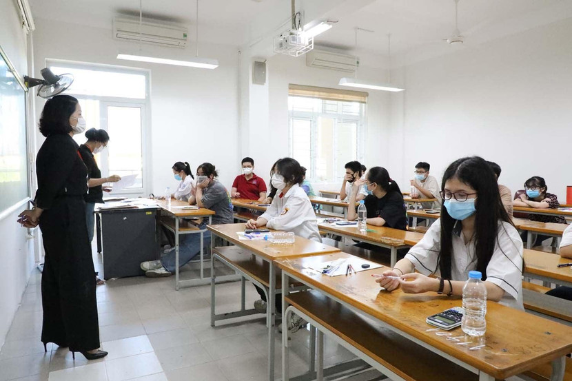 Bộ GD-ĐT sẽ rà soát, điều chỉnh các khâu có liên quan tới kỳ thi, đề thi để bảo đảm việc tổ chức chặt chẽ hơn Bộ GD-ĐT sẽ rà soát, điều chỉnh các khâu có liên quan tới kỳ thi, đề thi để bảo đảm việc tổ chức chặt chẽ hơn