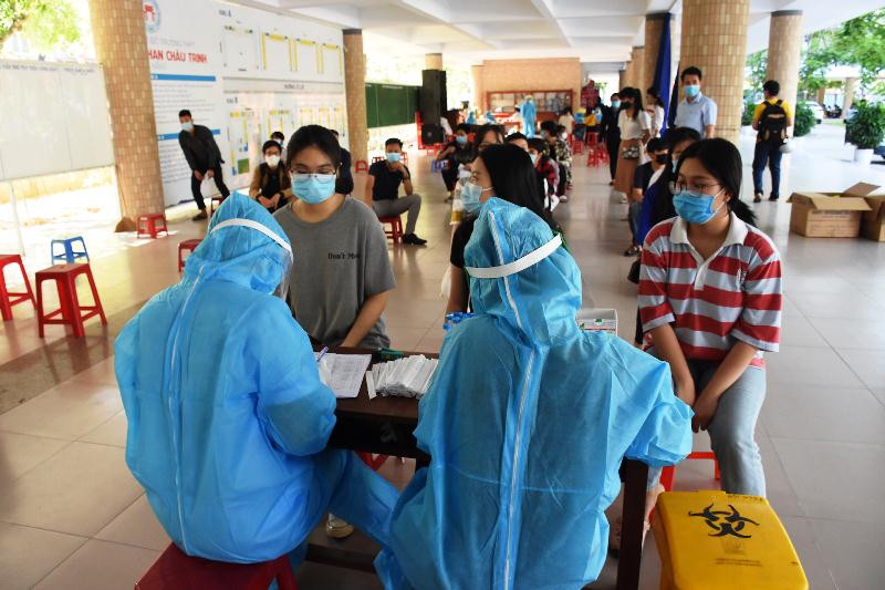 Toàn bộ học sinh, sinh viên cài đặt và sử dụng ứng dụng Bluezone; hạn chế tối đa việc dị chuyển ra khỏi nơi cư trú Toàn bộ học sinh, sinh viên cài đặt và sử dụng ứng dụng Bluezone; hạn chế tối đa việc dị chuyển ra khỏi nơi cư trú