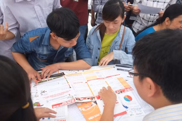 Điểm chuẩn cao chót vót khiến nhiều thí sinh trượt đại học dù điểm thi cao