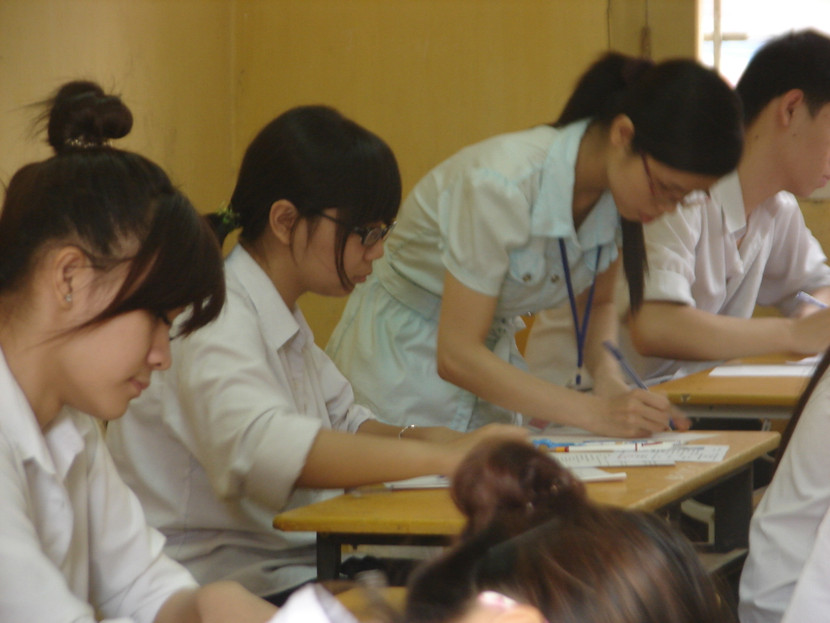 Bộ GD&amp;ĐT tiếp tục hoàn thiện ngân hàng đề, bảo đảm trong tình huống xấu nhất dịch bệnh, thiên tai, có thể tổ chức thi nhiều đợt.