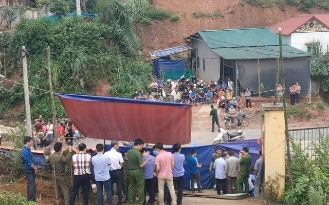 Vụ việc sập cổng trường gây thương vong cho nhiều học sinh ở Lào Cai đang được xác minh làm rõ nguyên nhân (Ảnh TTXVN)